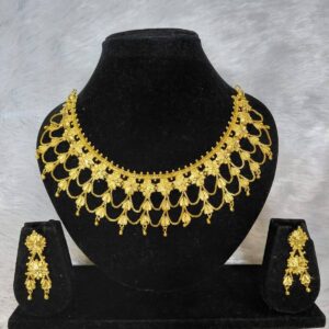 Elegant gold-plated necklace and earring set coper base