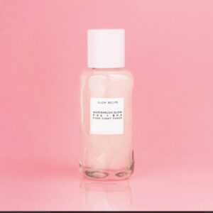 A bestselling watermelon toner infused with PHA and BHA that hydrates, gently exfoliates the skin, and helps to minimize the appearance of pores.