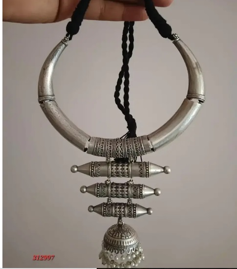Beautiful silver look hasuli with earring