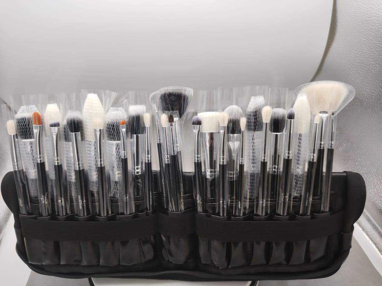 Color Crush Professional Makeup Brush Set – 30 PCS - Image 2